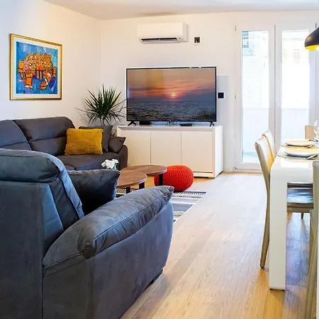 Three Bedroom With Old Town View - Orlanda's Apartment