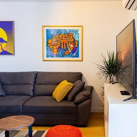 Three Bedroom With Old Town View - Orlanda's דירה *