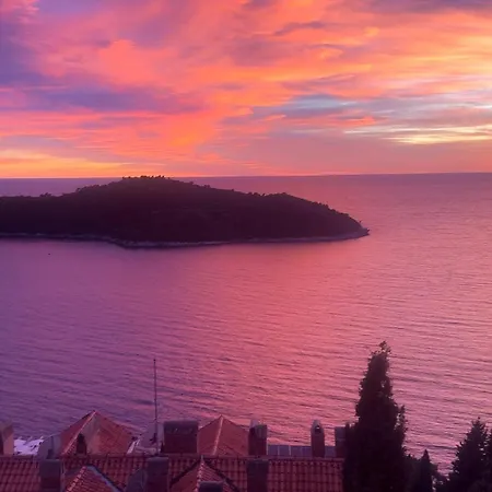 Three Bedroom With Old Town View - Orlanda's