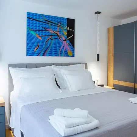 Three Bedroom With Old Town View - Orlanda's דירה *