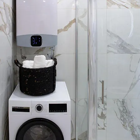 Three Bedroom With Old Town View - Orlanda's Апартаменты *