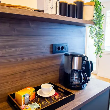 Апартаменты Three Bedroom With Old Town View - Orlanda's