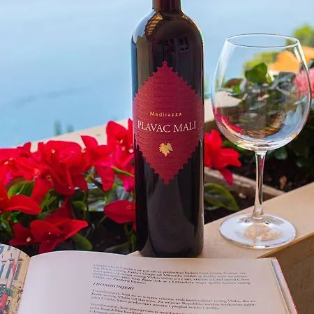 Three Bedroom With Old Town View - Orlanda's Apartament